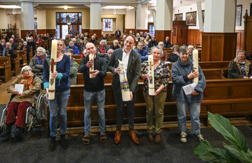 De 5 buren met de brandend kaars